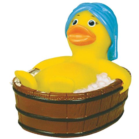 Kleine gelbe Badeente in einem Hot Tub und einem blauen Handtuch um den Kopf gewickelt. Badeentenwelt von Essentials 